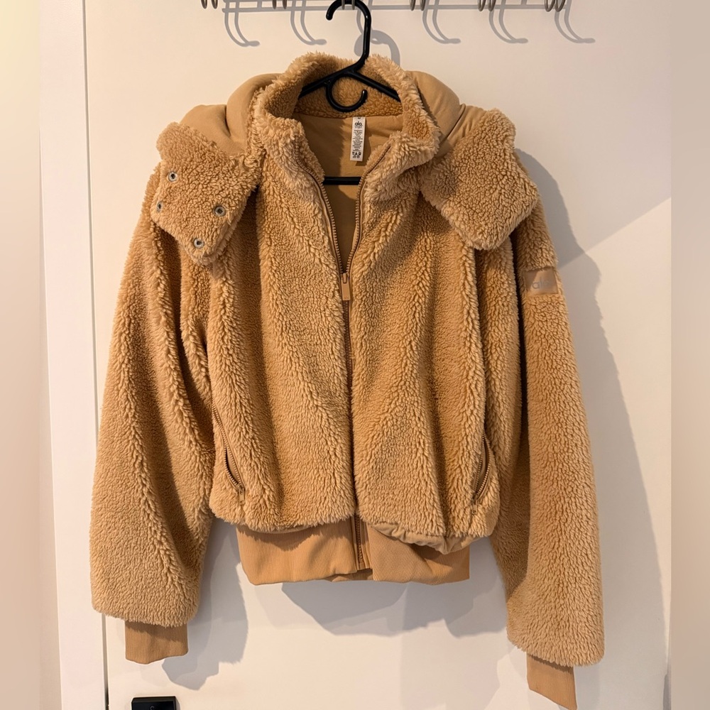 ALO Yoga Foxy Sherpa Jacket - Camel